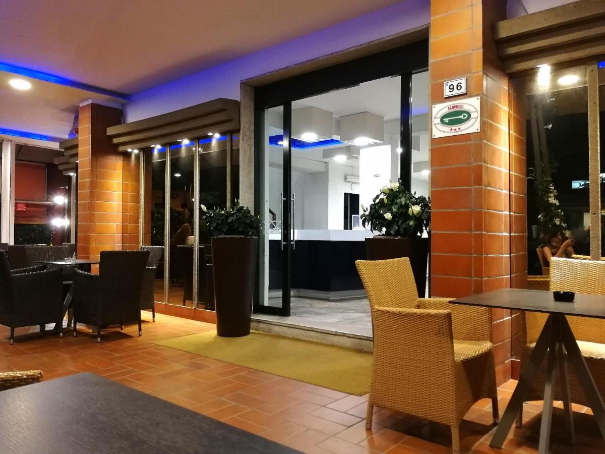 Hotel Diplomatic リッチョーネ エクステリア 写真