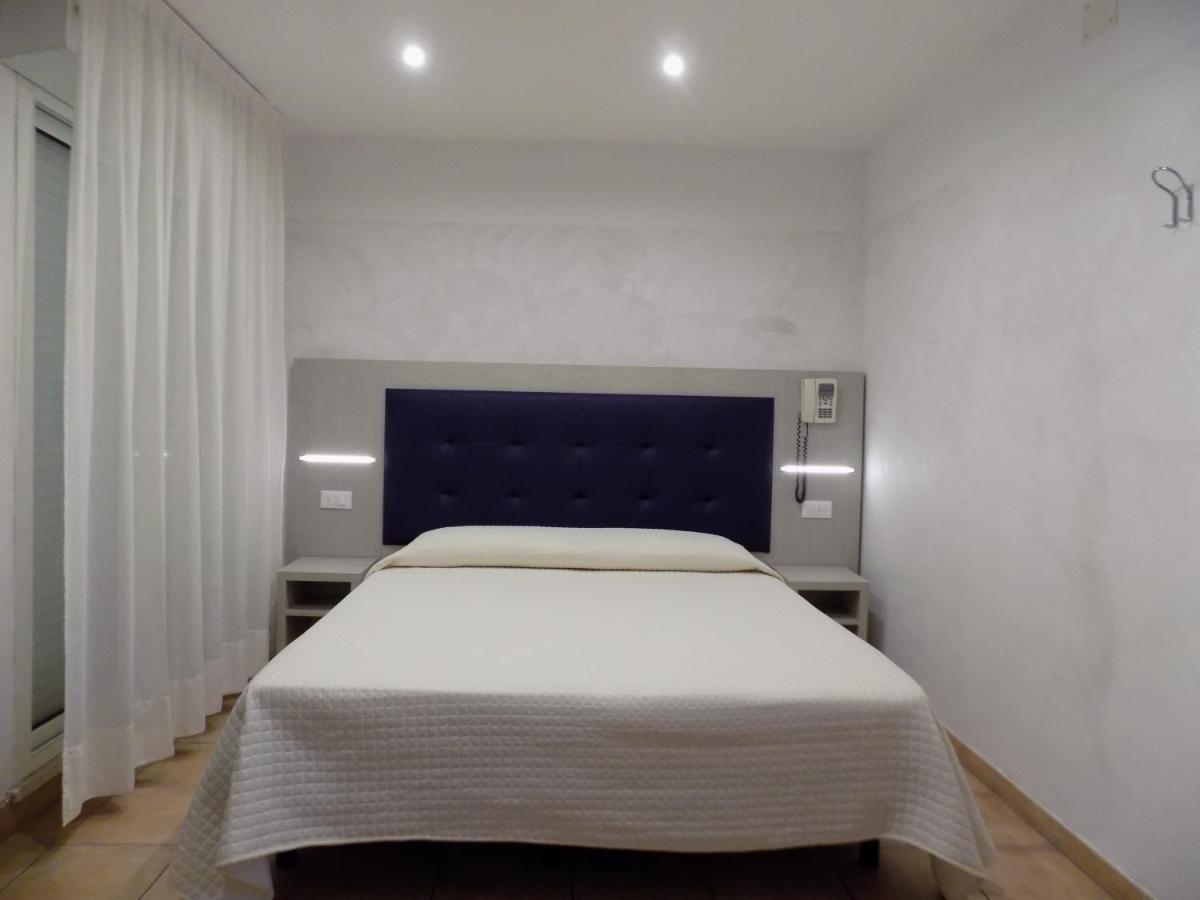 Hotel Diplomatic リッチョーネ エクステリア 写真