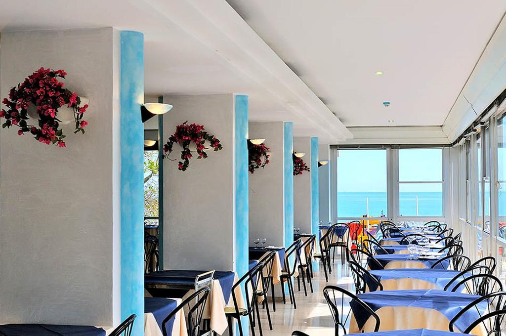 Hotel Diplomatic リッチョーネ エクステリア 写真