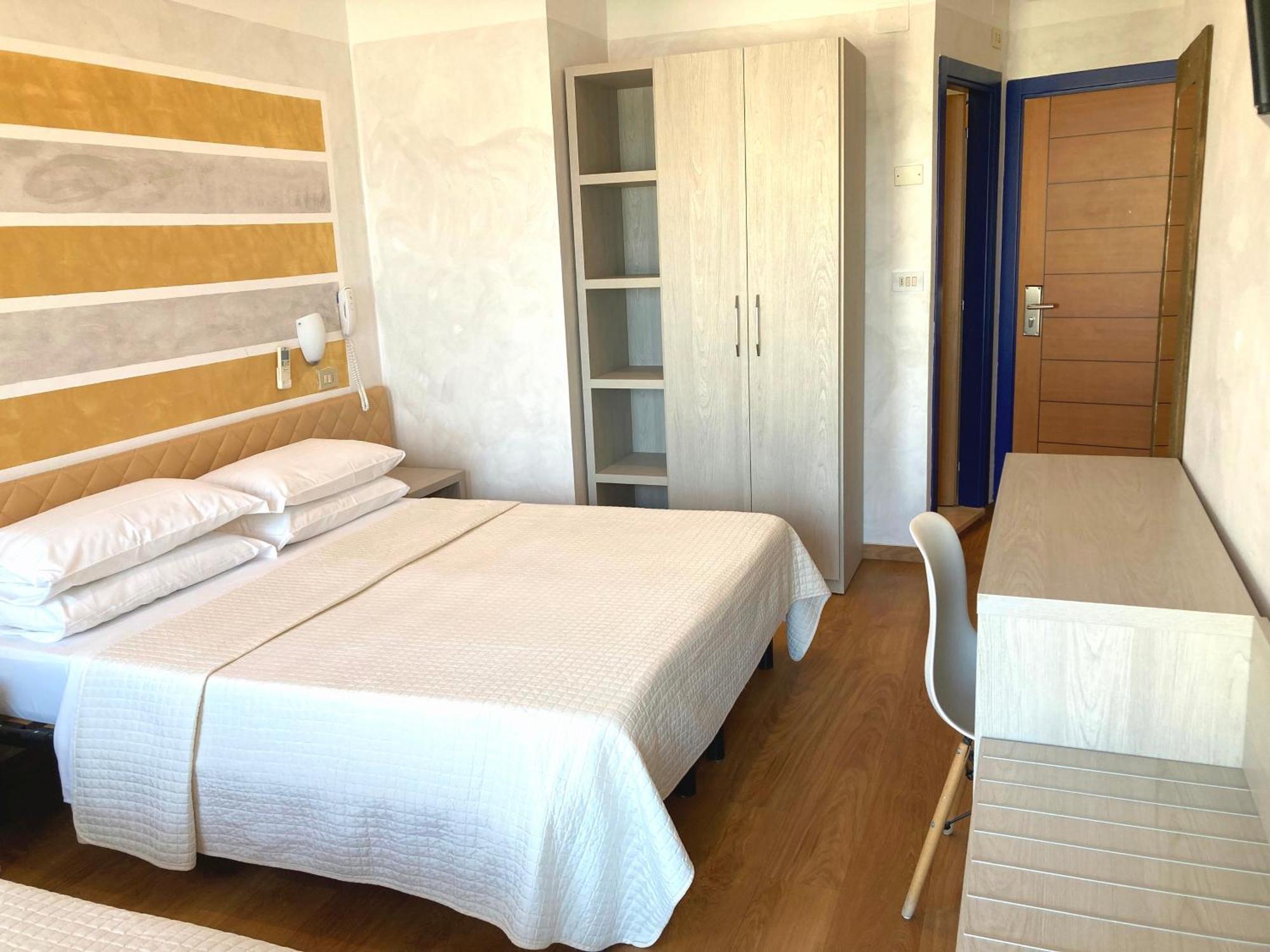 Hotel Diplomatic リッチョーネ エクステリア 写真