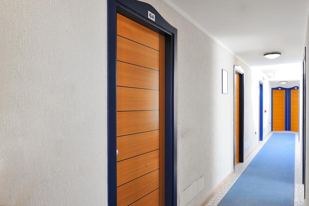 Hotel Diplomatic リッチョーネ エクステリア 写真