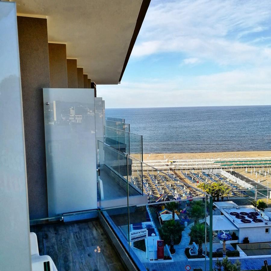 Hotel Diplomatic リッチョーネ エクステリア 写真